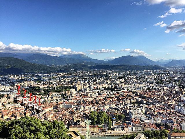 Depuis la Bastille #igersfrance #igersgrenoble #grenoble #mygrenoble #isere #iseretourisme #travel #travelblog #travelblogger #blogvoyage #rhonealpes #frenchalps @igersgrenoble @grenobletourisme #grenobletourisme