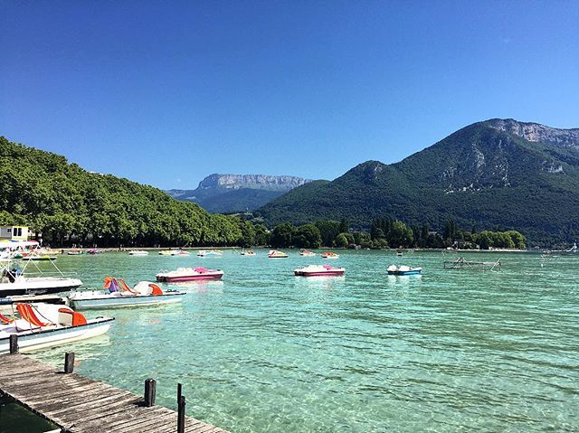 Lac d'Annecy #annecy #blogvoyage #travelblogger #travelblog #instatravel #lake #igersfrance #summer #annecytourisme @lac_annecy_tourisme @savoiemontblanc #savoiemontblanc